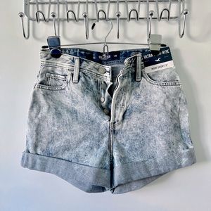 NWT Hollister Ultra High Rise Mom Shorts, Size 1 (Waist size 25)
